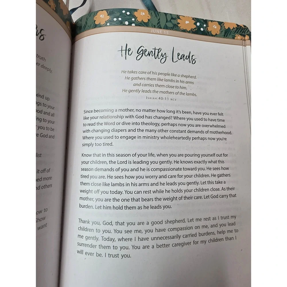 Daily Strength for Mothers 365-Day Devotional Teal Faux Leather Floral Book‎